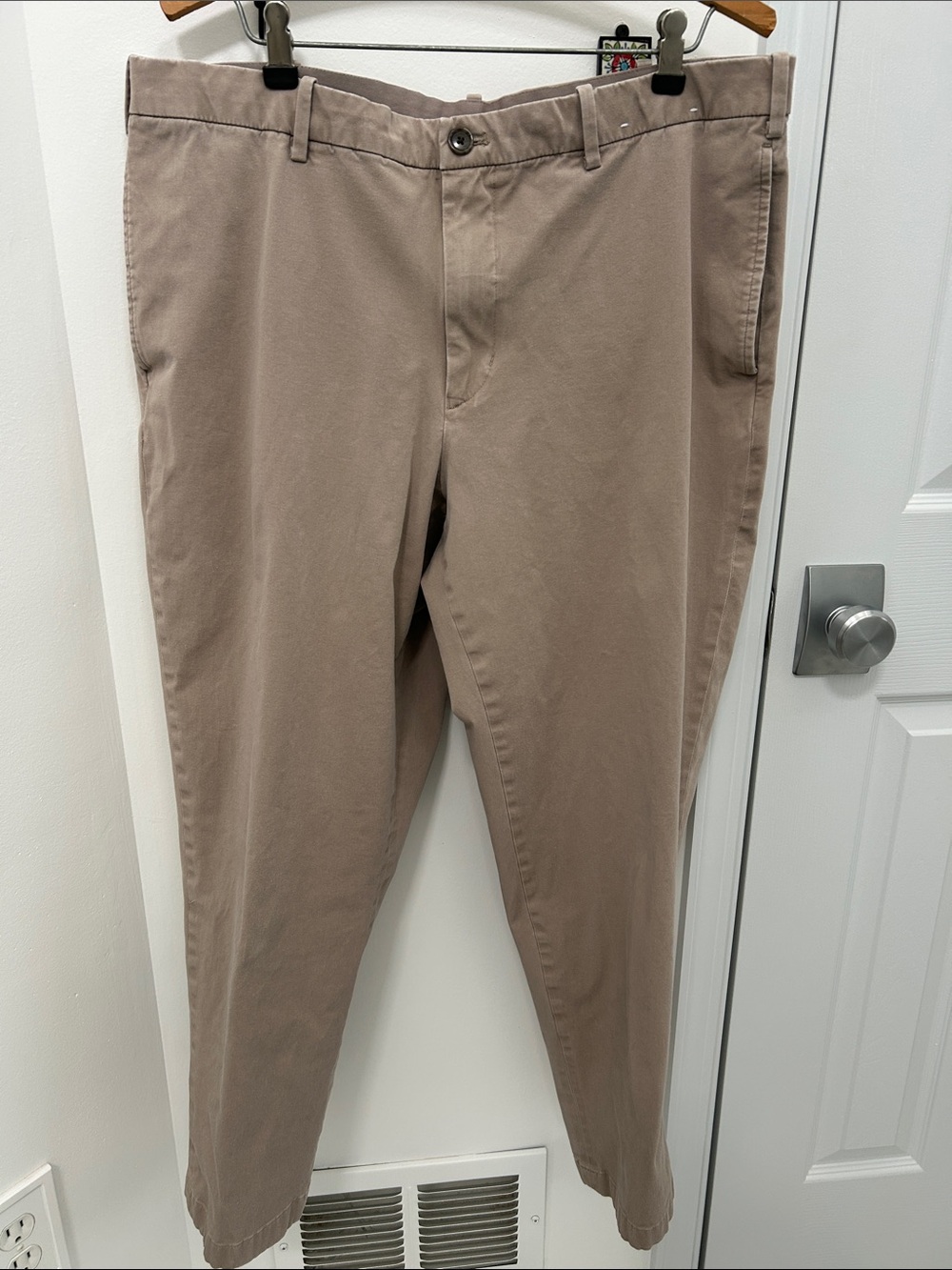 Uniqlo Men's Chino Pants in Taupe Beige